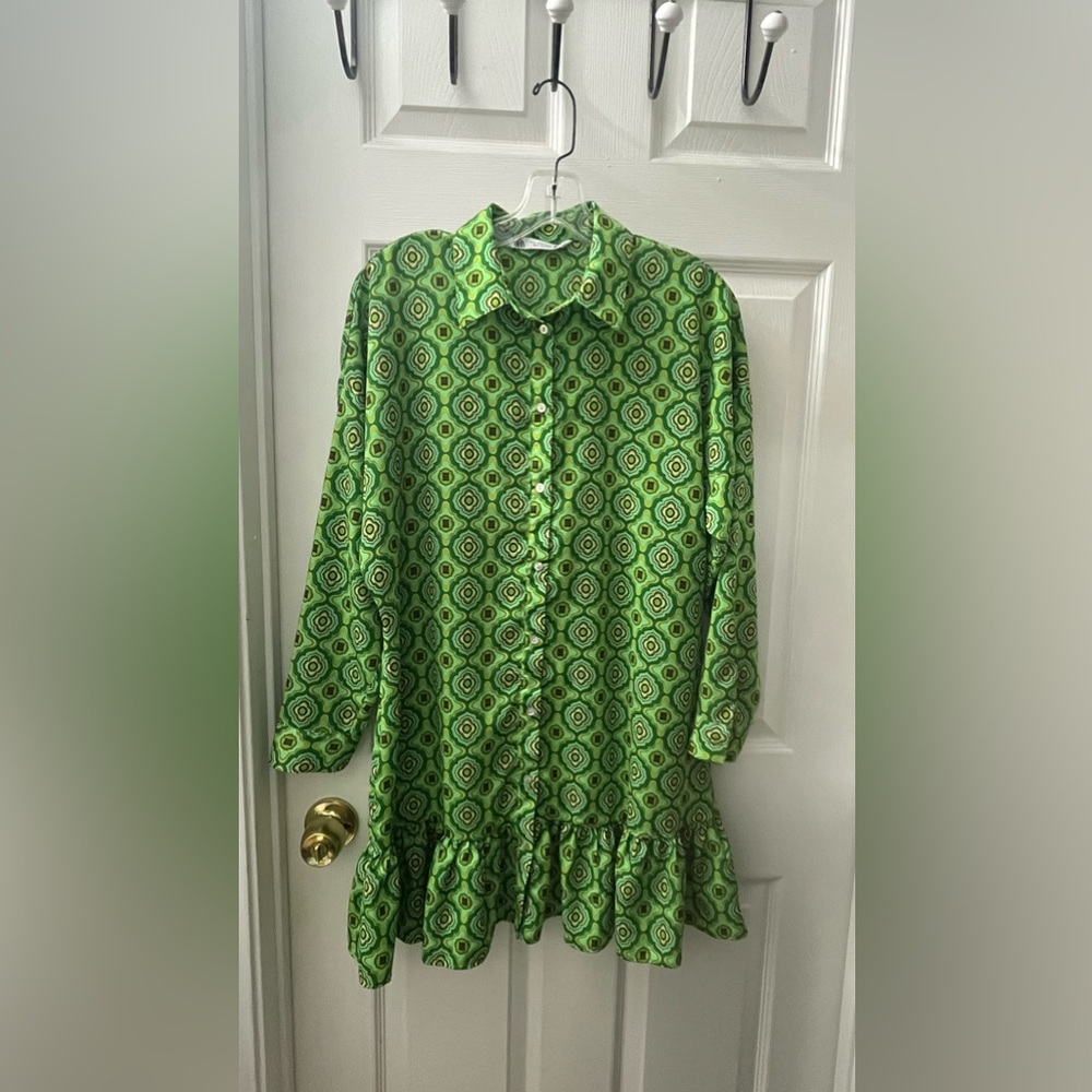 Zara Green Geometric
Print Shirt Dress Size M Long Sleeve Button Up Front